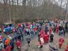 Treffen von vielen Weihnachtsmännern